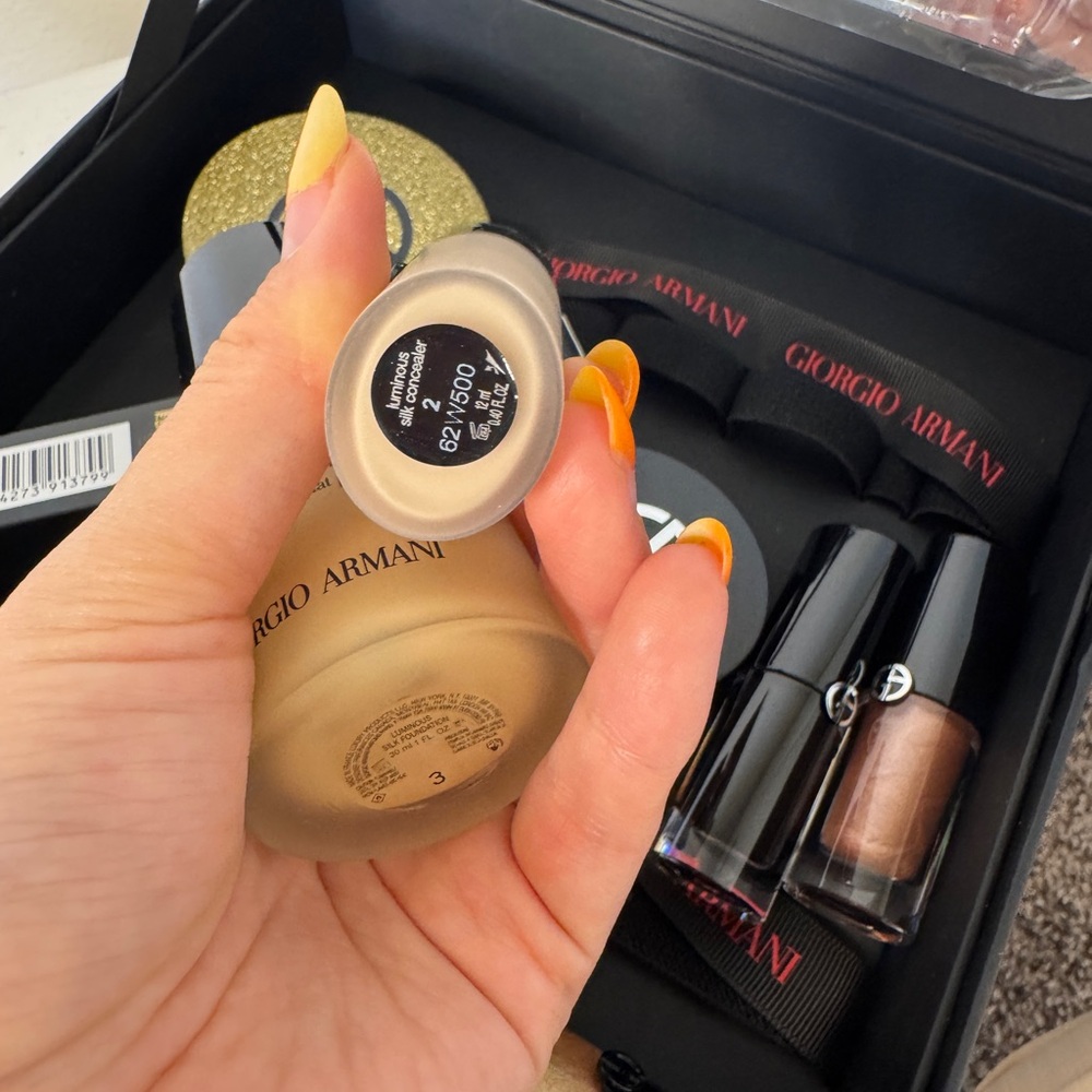 Giorgio Armani makeup gift set - Picture 7 of 11